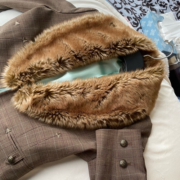 Burgundy plaid designer Blazer with Faux Fur Trim - Picture 14 of 16